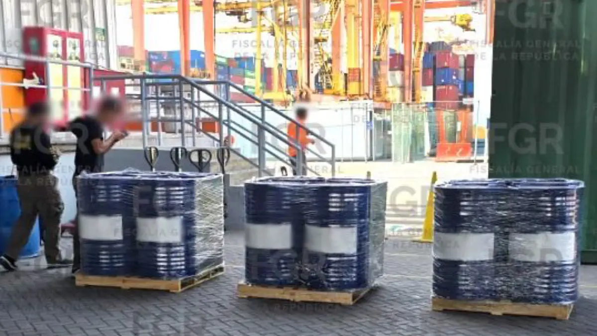 EN ADUANA DE MANZANILLO, COLIMA, FGR Y SSPC ASEGURAN MÁS DE 54 MIL LITROS DE PRECURSORES QUÍMICOS